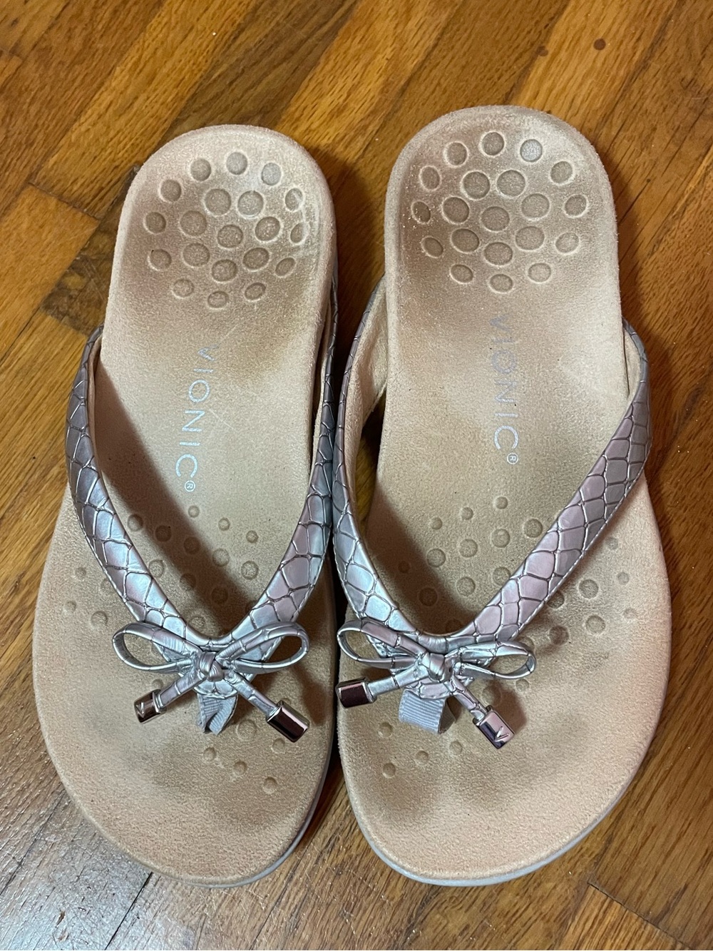 Silver metallic women’s vionic sandals